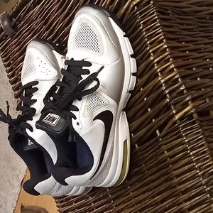 Nike max air tennis shoes